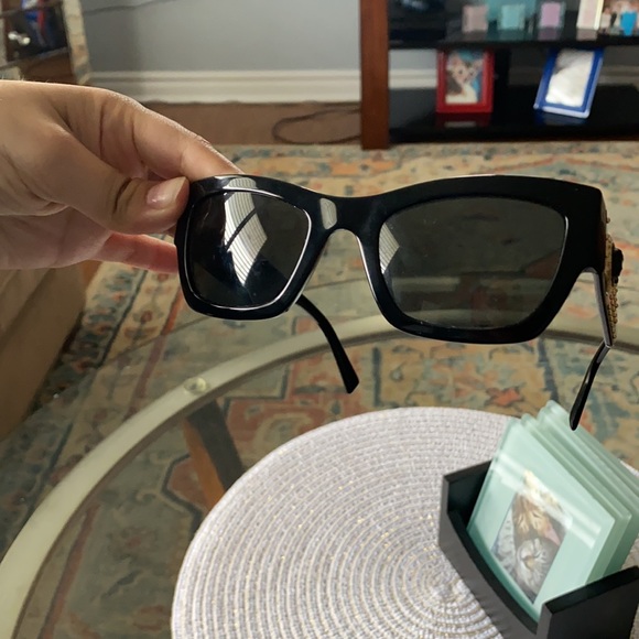 SOLD Versace sunglasses - Picture 3 of 4